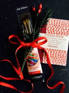 Top acyrl Da Vinci brushes. Perfect gifts for artists.