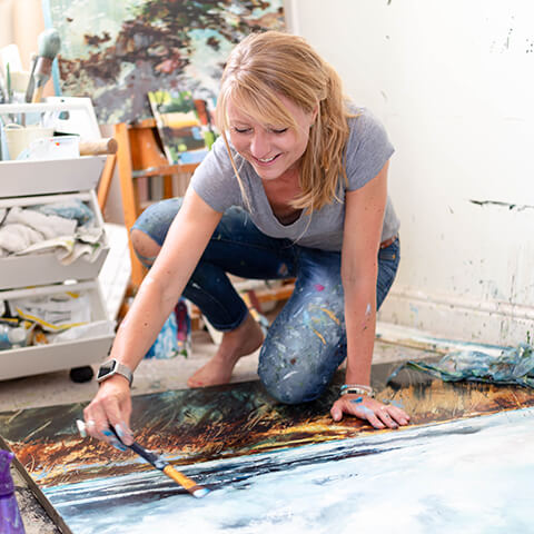Mel Cormack-Hicks - painting a seascape in studio