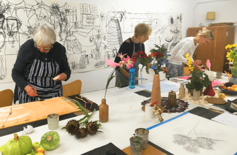 susan kester drawing class around the table with still life objects